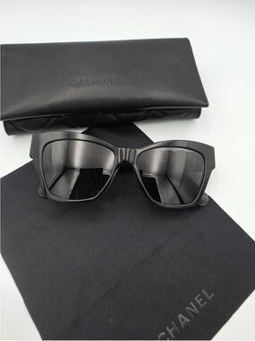 CHANEL Black classic luxury Square Sunglasses